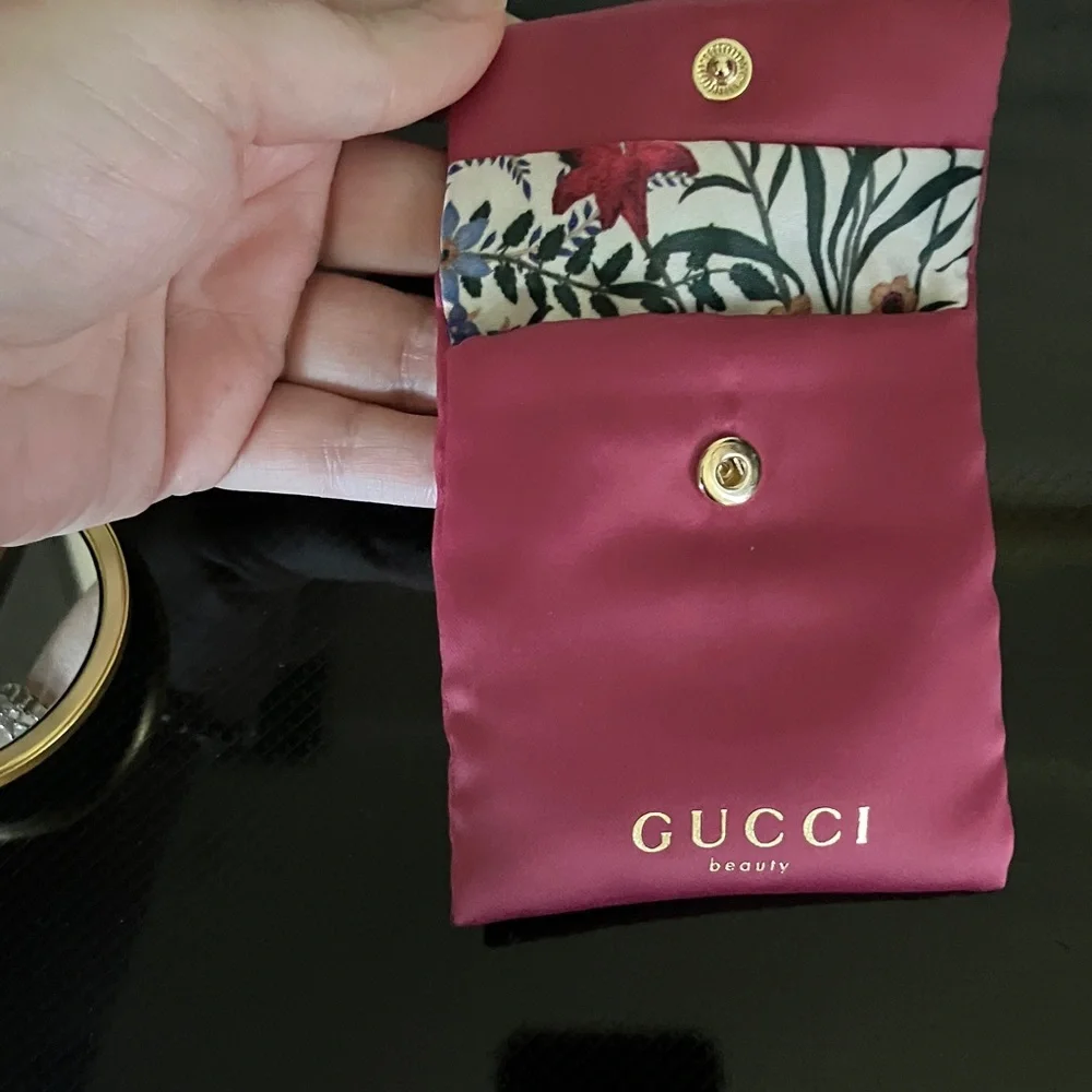 Gucci Beauty Floral Gold Compact Mirror - Picture 6 of 7